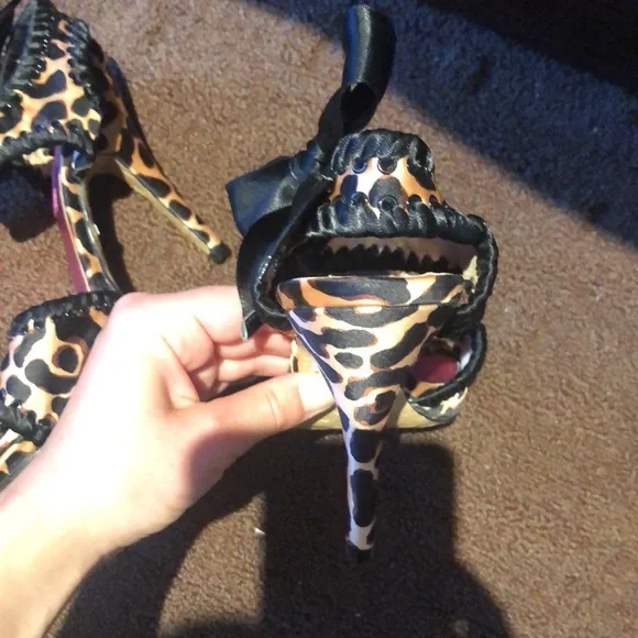 Betsy Johnson beautiful cocktail shoes - Picture 4 of 9